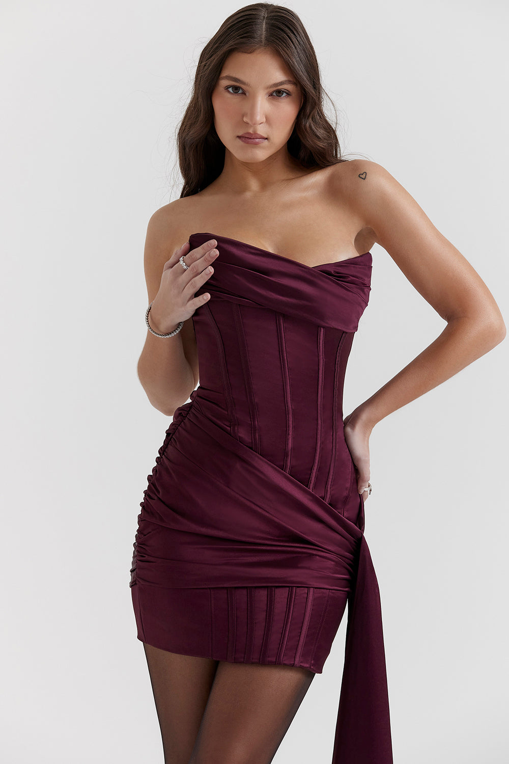 Abito Elegante con Corsetto Senza Spalline | Chic Borgogna per Sera e Cocktail TIAMUSE