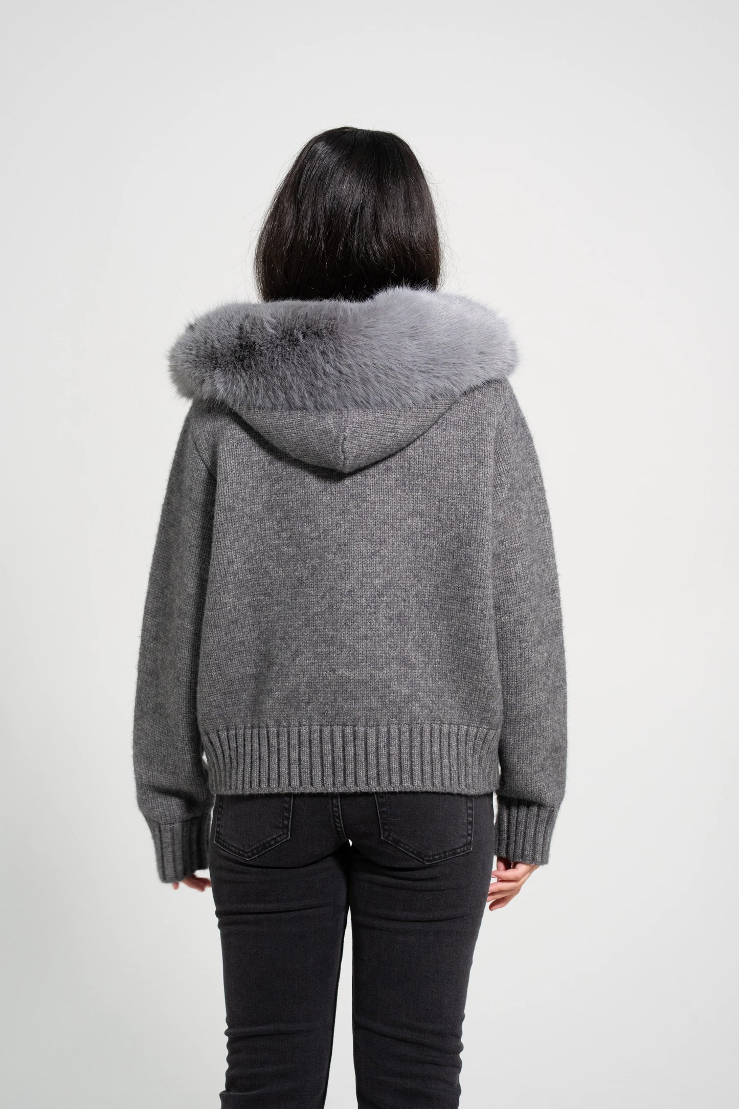 Cardigan Grigio con Zip e Pelliccia Naturale | Stile Autunno-Inverno Arianna