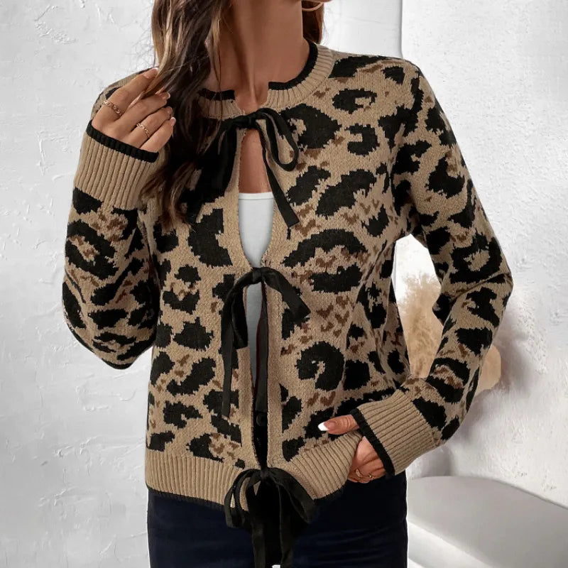 Cardigan a Maglia con Stampa Leopardata e Chiusura a Fiocco TIAMUSE