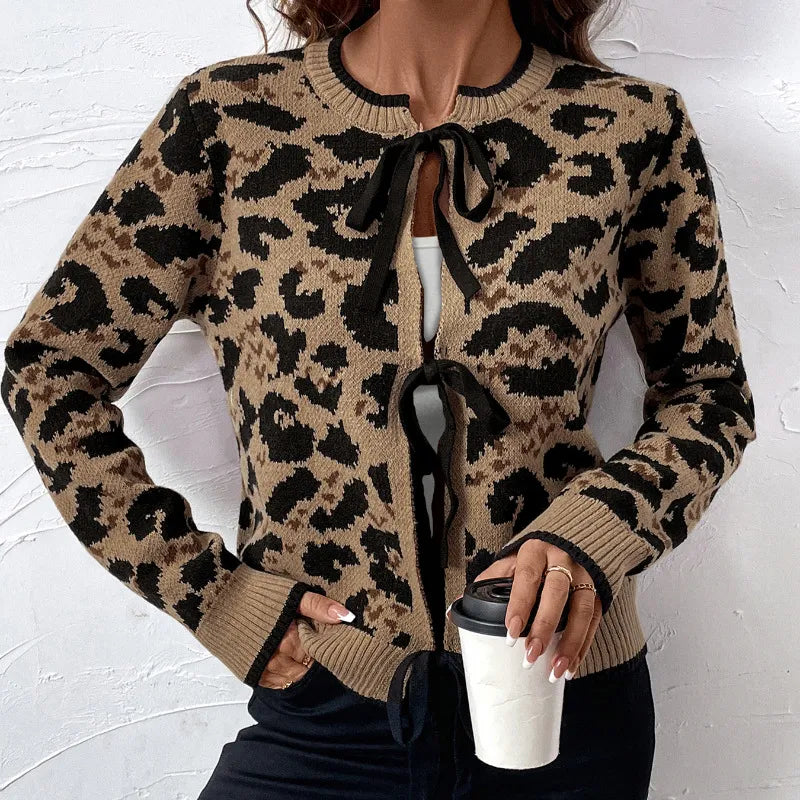 Cardigan a Maglia con Stampa Leopardata e Chiusura a Fiocco TIAMUSE