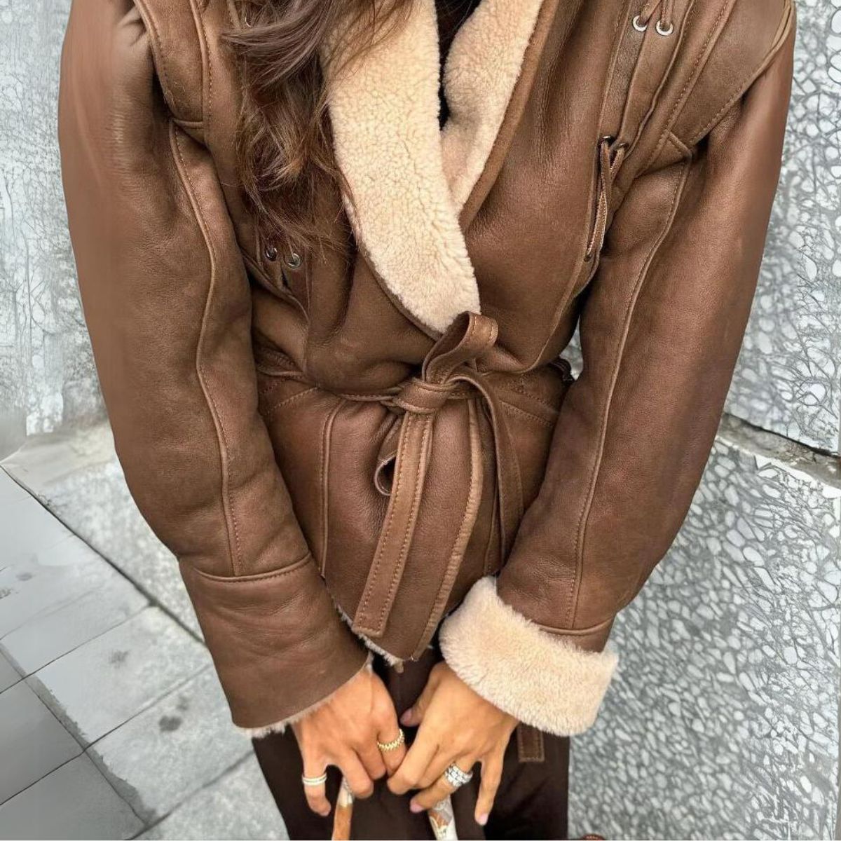 Giacca Invernale in Similpelle con Collo in Peluche e Dettagli con Lacci TIAMUSE Outwear