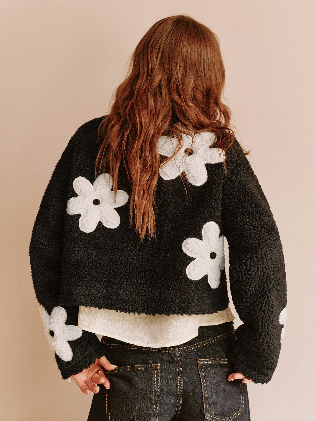 Giacca Nera con Fiori Bianchi in Stile Teddy | Fiori TIAMUSE Jackets