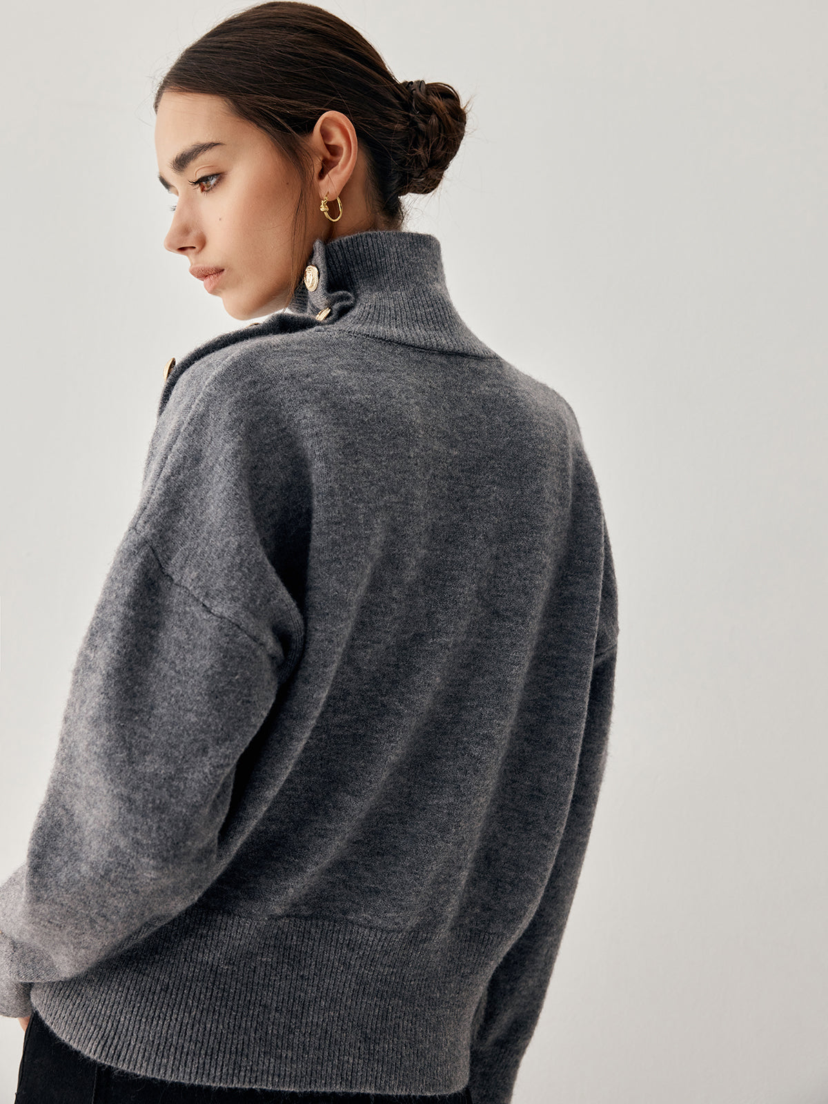 Maglione a Collo Alto Grigio con Dettagli Moderni | Moda Donna Autunno Inverno TIAMUSE Sweater