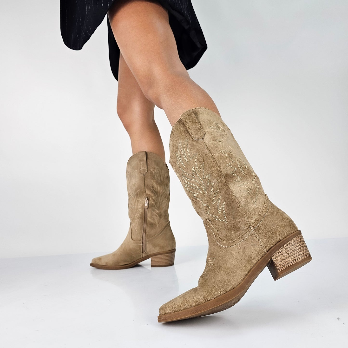 Stivaletti Cowboy Beige da Donna | Tacco a Blocco Comodo e Dettagli Ricamati TIAMUSE Boots