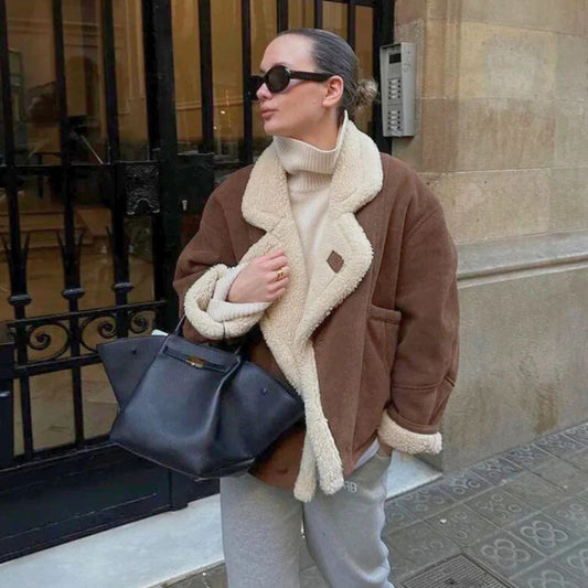 Veste d'hiver femme type mouton | Chaude et chic en similicuir marron avec col doux