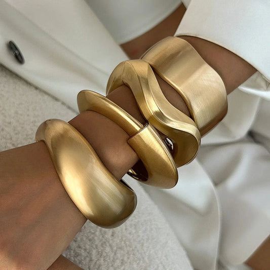 Bracciale Largo Lucido a Onda in Oro – Accessorio Glam per Eventi Estivi TIAMUSE Bracciale