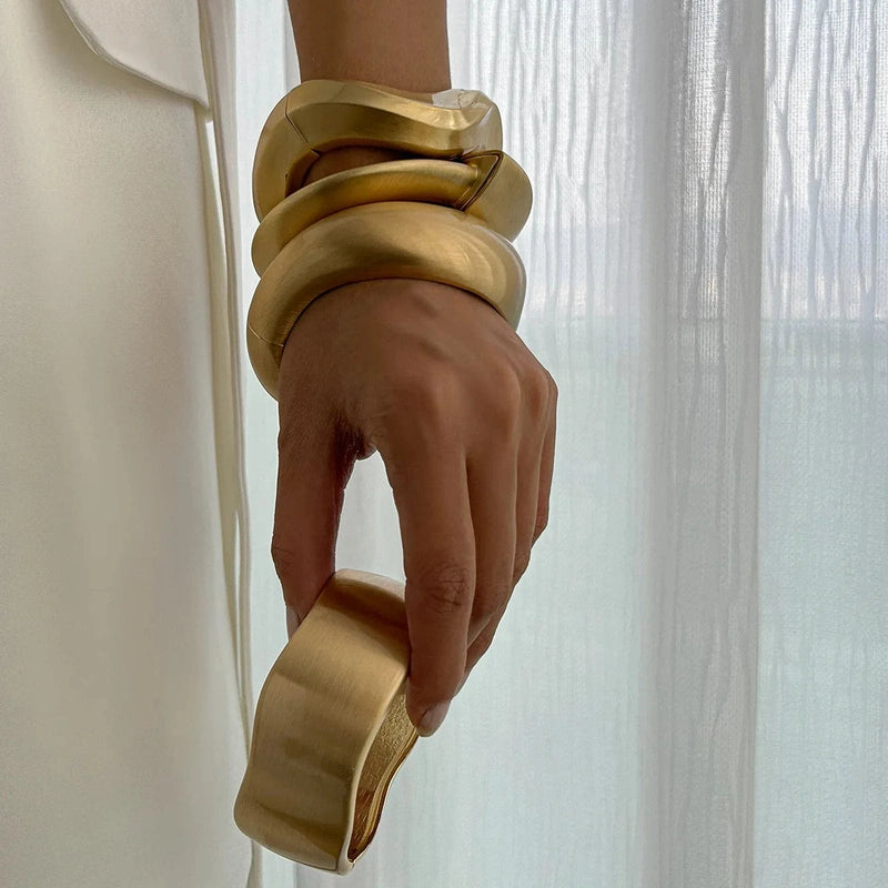 Bracciale Largo Lucido a Onda in Oro – Accessorio Glam per Eventi Estivi TIAMUSE Bracciale