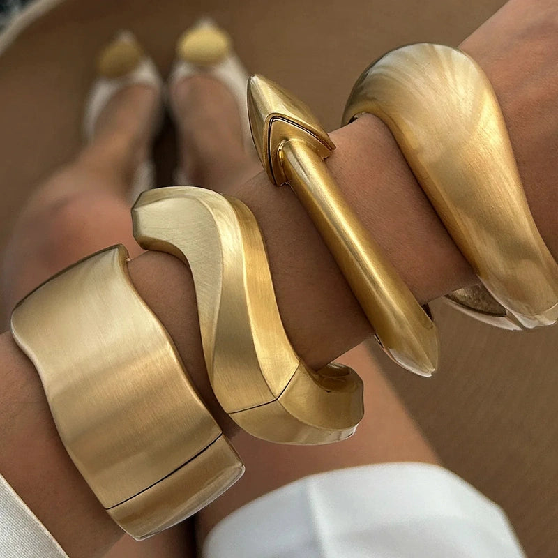 Bracciale Largo Lucido a Onda in Oro – Accessorio Glam per Eventi Estivi TIAMUSE Bracciale