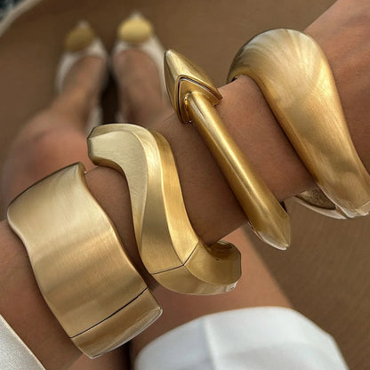 Bracciale Largo Lucido a Onda in Oro – Accessorio Glam per Eventi Estivi TIAMUSE Bracciale