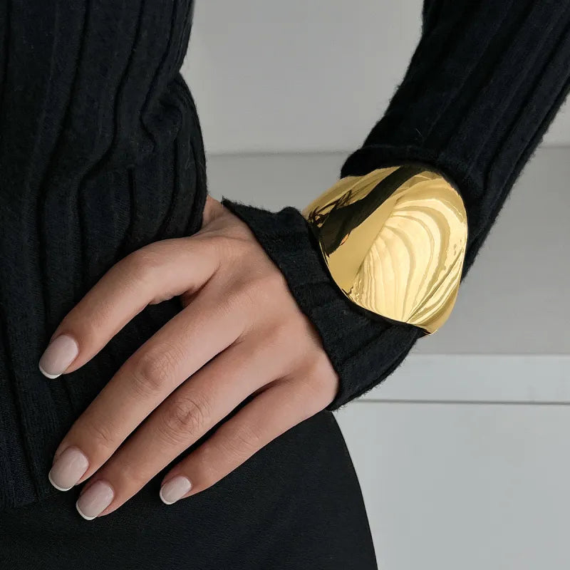 Bracciale dorato con struttura a molla – Il tocco finale per uno stile deciso TIAMUSE ACCESSORI