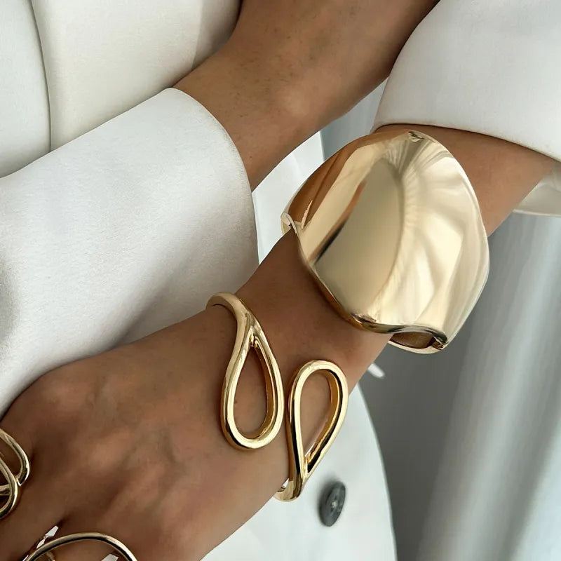 Bracciale dorato con struttura a molla – Il tocco finale per uno stile deciso TIAMUSE ACCESSORI