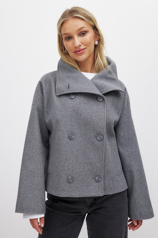 Cappotto Corto Donna con Doppia Fila di Bottoni | Trend Autunno 2025 TIAMUSE October