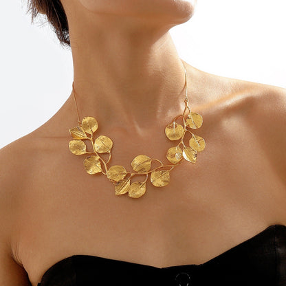 Collana girocollo a foglia dorata – Ideale per look sofisticati 2025 TIAMUSE ACCESSORI