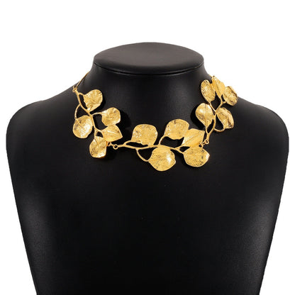 Collana girocollo a foglia dorata – Ideale per look sofisticati 2025 TIAMUSE ACCESSORI