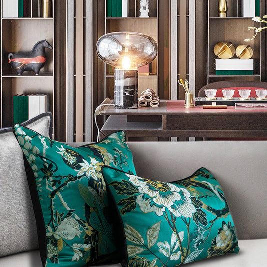Coussin décoratif en satin vert élégant avec design de fleurs et oiseaux | Elena