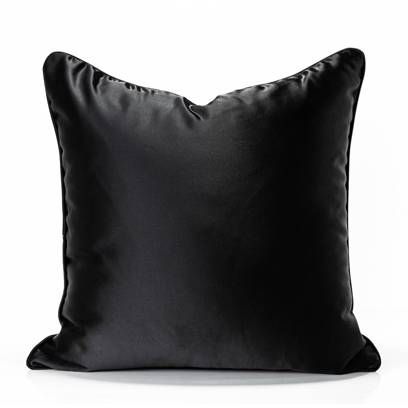 Elegant grøn satin dekorativ pude med blomster- og fugledesign | Elena