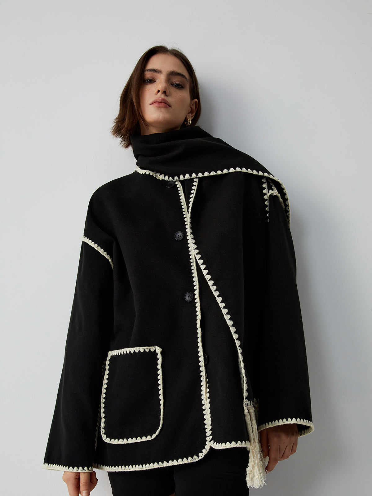 Giacca Donna con Bordo a Contrasto e Sciarpa | Eleganza Autunno Inverno 2025 TIAMUSE
