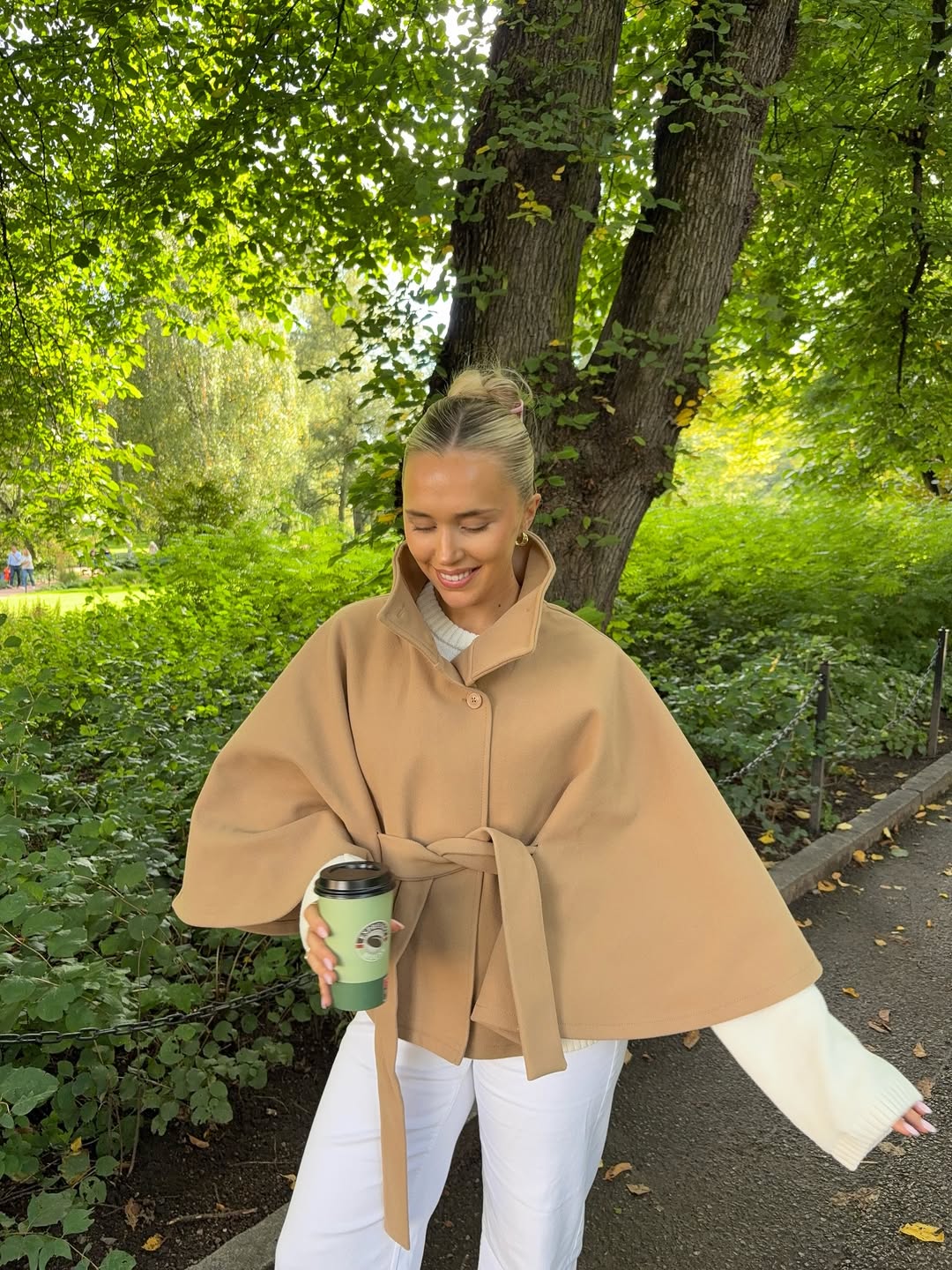 Giacca Mantella elegante con Cintura e collo alto | Marianne TIAMUSE Outwear