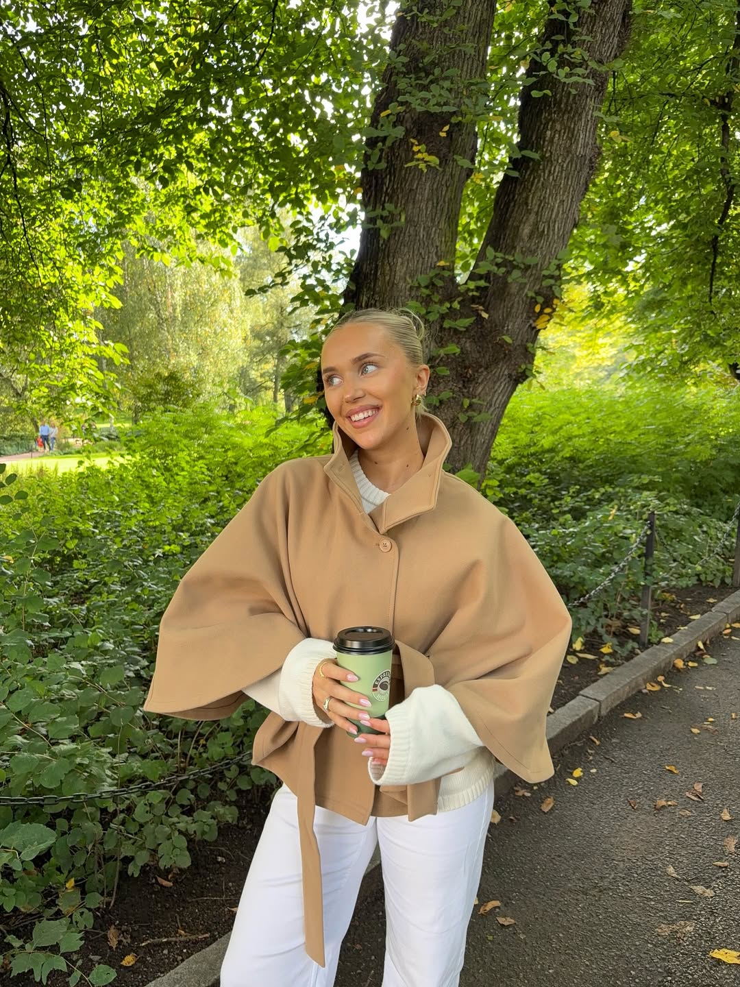 Giacca Mantella elegante con Cintura e collo alto | Marianne TIAMUSE Outwear