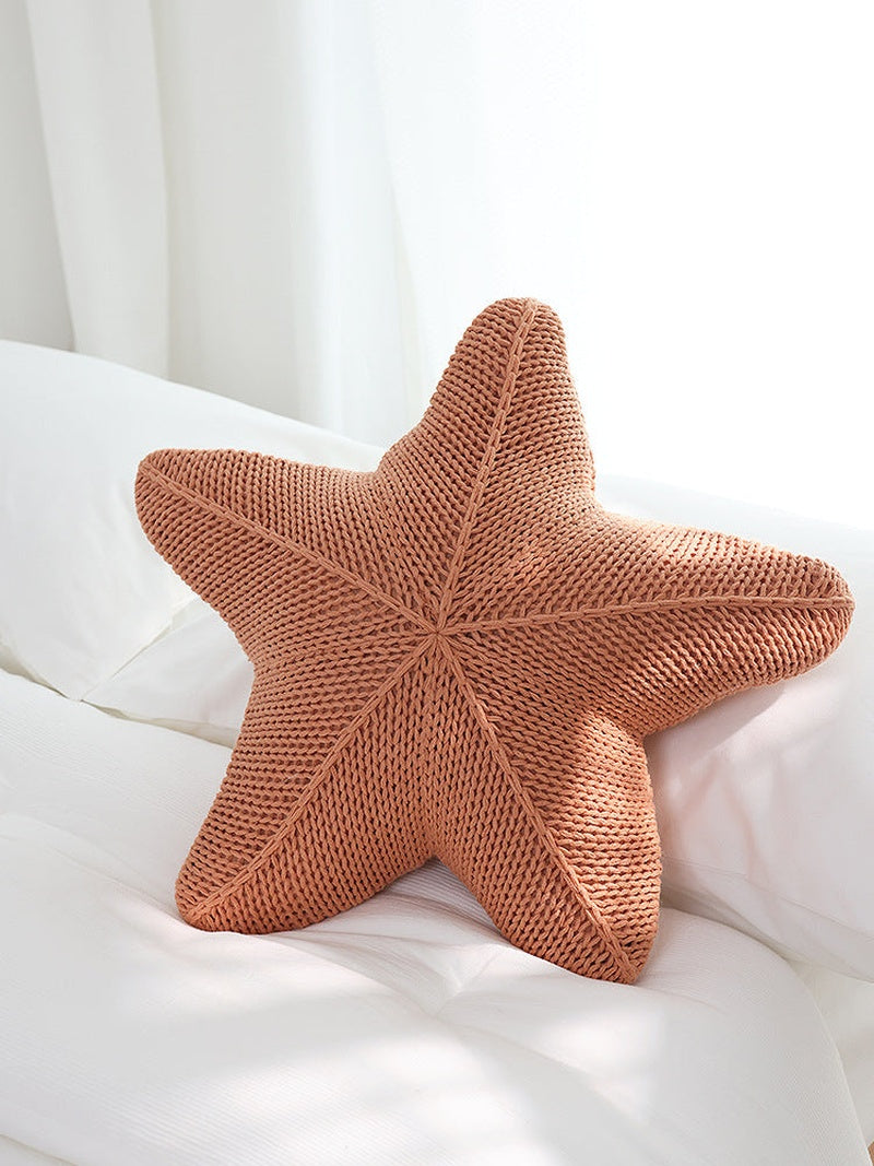 Coussin en forme d'étoile de mer travaillé à la main en corail orange, blanc et kaki | Décoration côtière Staris