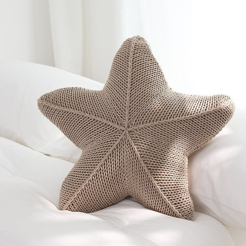 Coussin en forme d'étoile de mer travaillé à la main en corail orange, blanc et kaki | Décoration côtière Staris